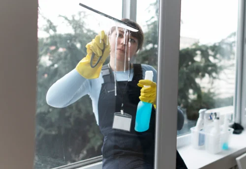 Nettoyage de vitres intérieures et extérieures à Villeneuve